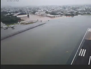 Ministro diz que é preciso esperar 'água baixar' para calcular danos no Aeroporto Salgado Filho; não há previsão de reabertura