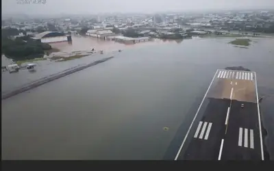Ministro diz que é preciso esperar 'água baixar' para calcular danos no Aeroporto Salgado Filho; não há previsão de reabertura